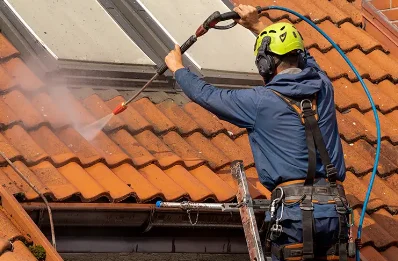 Démoussage et hydrofuge de toiture au Castellet
